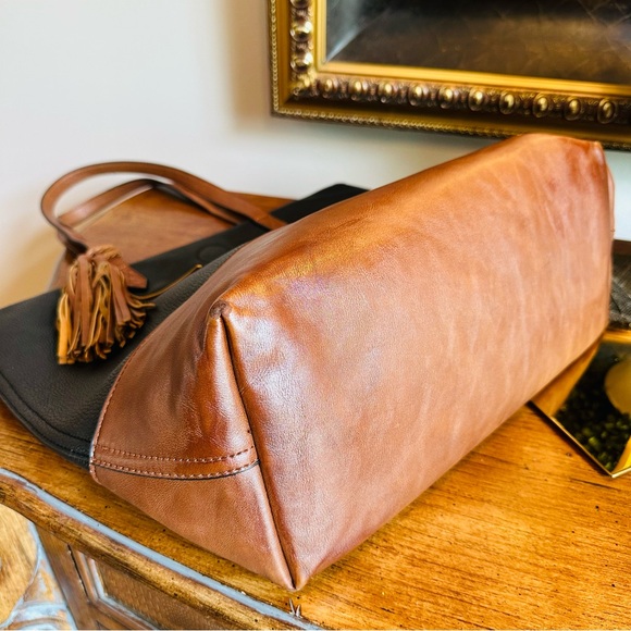 UNBRANDED BLACK & BROWN TOTE BAG WITH TASSELS MAGNETIC CLASP ROOMY WEEKENDER BAG - Picture 5 of 9